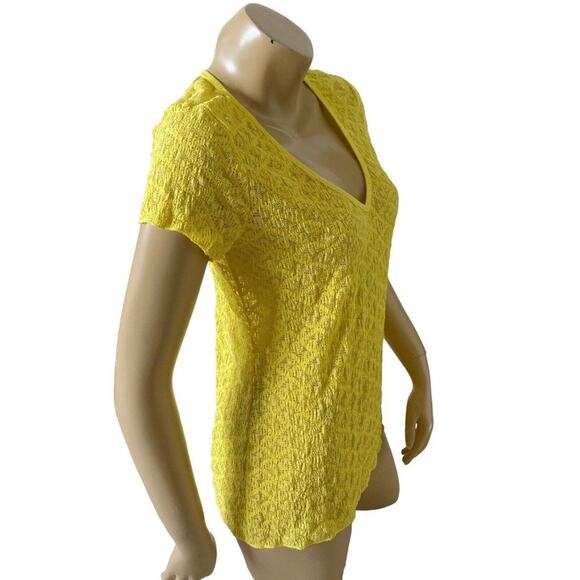 MODA INTERNATIONAL Womens Size Large Sheer Yellow Lace Short Sleeve V Neck Shirt - Picture 3 of 6